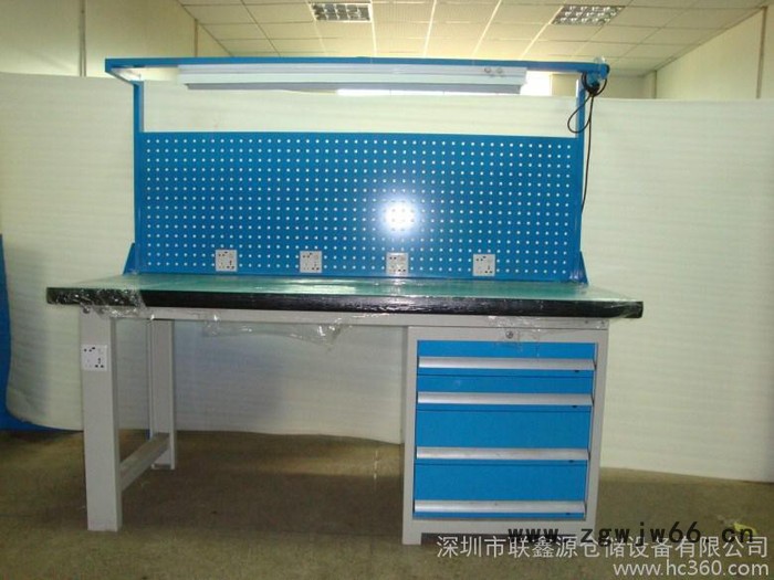 供应防静电工作台图片、带挂板钳工台生产商图2