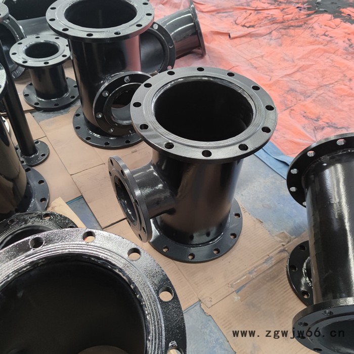 双法兰涂塑弯头涂塑三通实体厂家 消防沟槽管件 环氧煤沥青防腐管件 规格齐全图4