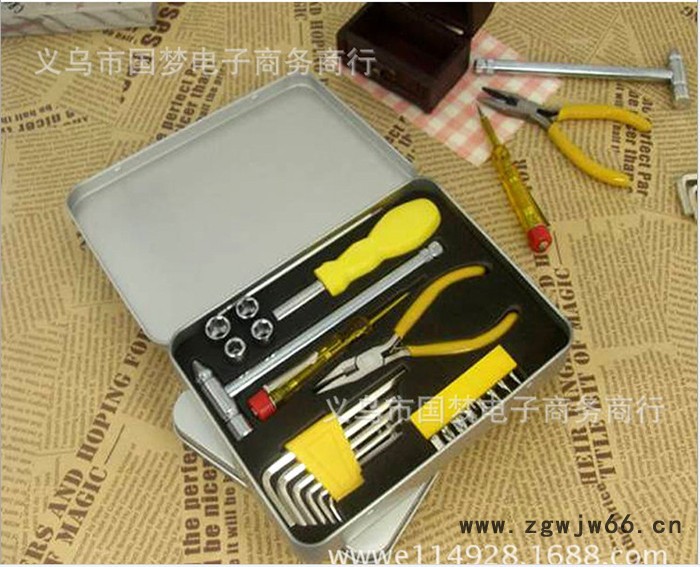 供应23件套工具组合装 日用五金百货批发 马口铁盒菲尔23合1工具 2054