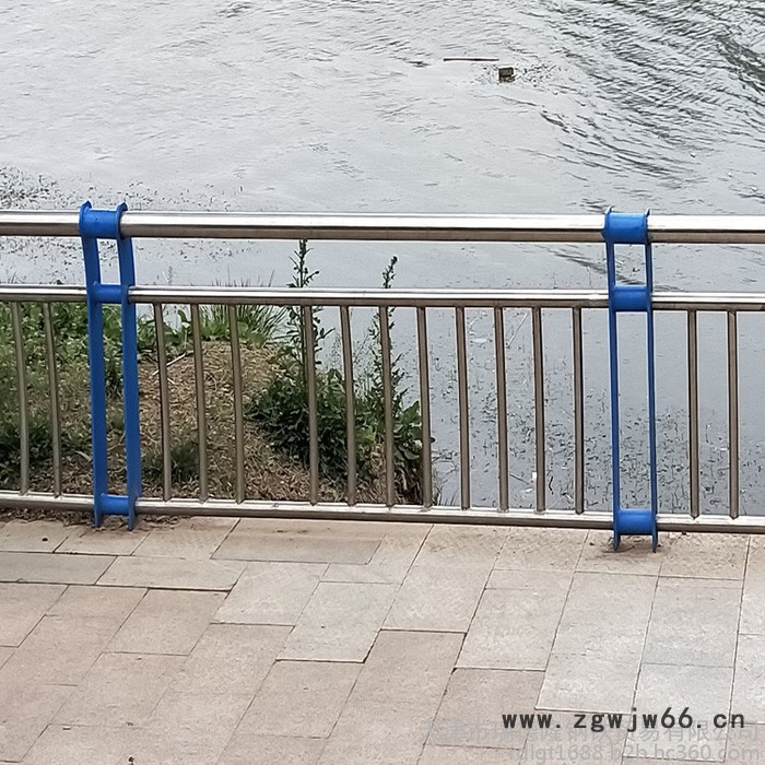 天津道路隔离杆 静电喷涂护栏 镀锌喷涂护栏 定制加工 天津瑞德隆图5