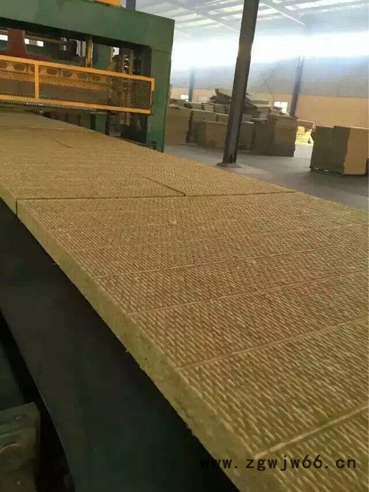 供应聚氨酯外墙保温施工(现场聚氨酯发泡喷涂）聚氨酯保温喷涂 聚氨酯喷涂厂家 专业聚氨酯保温喷涂 外墙保温板 外墙保温板批图2