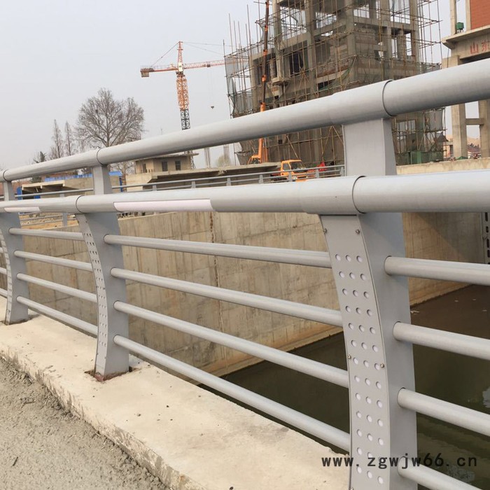 防撞桥梁护栏 光亮拉丝护栏 镀锌喷涂护栏 坚固美观 天津瑞德隆