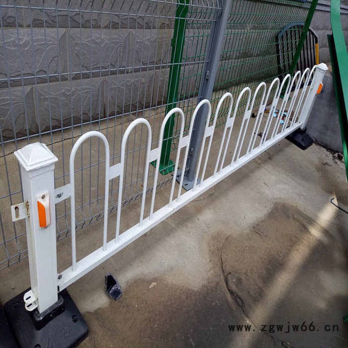 朋英 新款促销 低价批发 静电喷涂标准市政防撞栏 钢性施工临时防撞栏图2