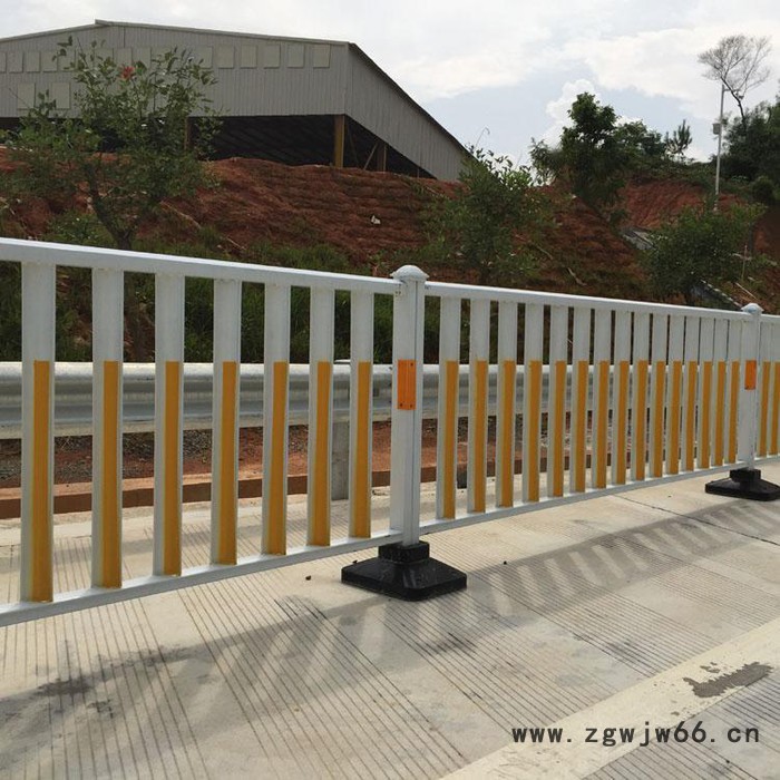 静电喷涂锌钢护栏 市政交通护栏 市政隔离护栏图3