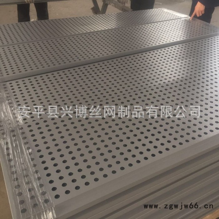 启鹏 静电喷涂冲孔网 镀锌冷板穿孔冲孔网  可压型折弯 建筑装饰冲孔围栏挡板图1