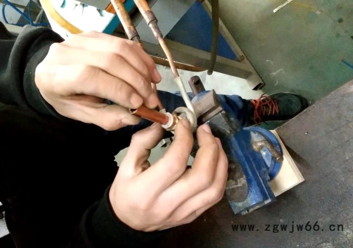 自带水冷却系统中频钎焊设备 郑州截齿中频焊接设备 盾构机刀具中频焊接设备 欢迎来电咨询图3