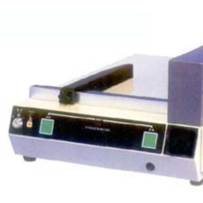 供应：依利达品牌电动裁纸机/三水自动切纸机/云浮使用的切纸刀具是锐利超群、耐磨性的高速钢制成