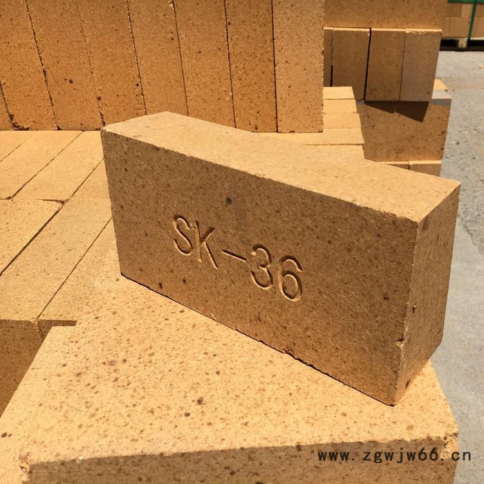 四季火耐材，定型耐火材料，即耐火砖，高铝砖等各种高温窑炉用耐材基地图1