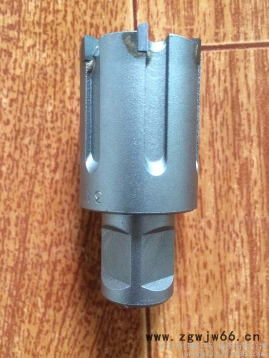 钢轨钻头分为高速钢系列和硬质合金系列，是与钢轨钻孔机配套使用，是铁路养护维修的必备钻孔刀具图4