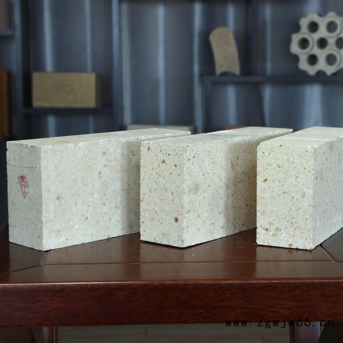 新密耐火材料厂家 主要生产有高铝耐火砖 粘土耐火砖 刚玉砖 镁砖 莫来石砖 型号全 样式多 欢迎来厂考察图5