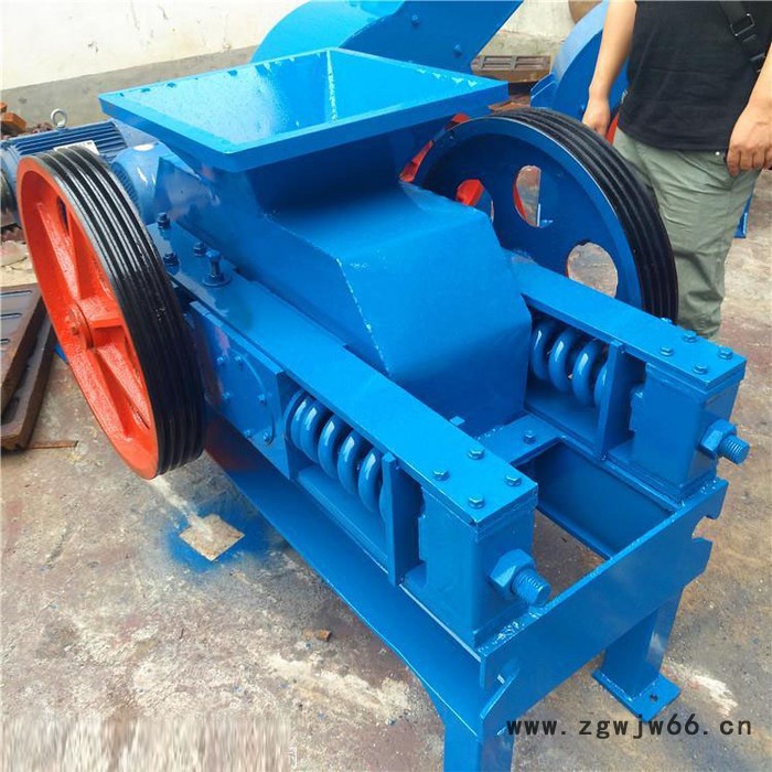 富德2PG-400*250建筑石料移动制砂机对辊式破碎制砂设备铁矿石移动碎石机耐火材料破碎设备图6