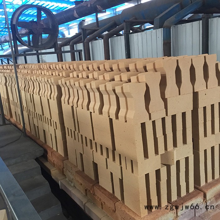 科瑞耐火材料供应粘土砖 定制半枚片 二分片 定制多规格耐火砖 批发砌筑回转窑耐火砖 河南粘土耐火砖 来图定制 欢迎咨询图6