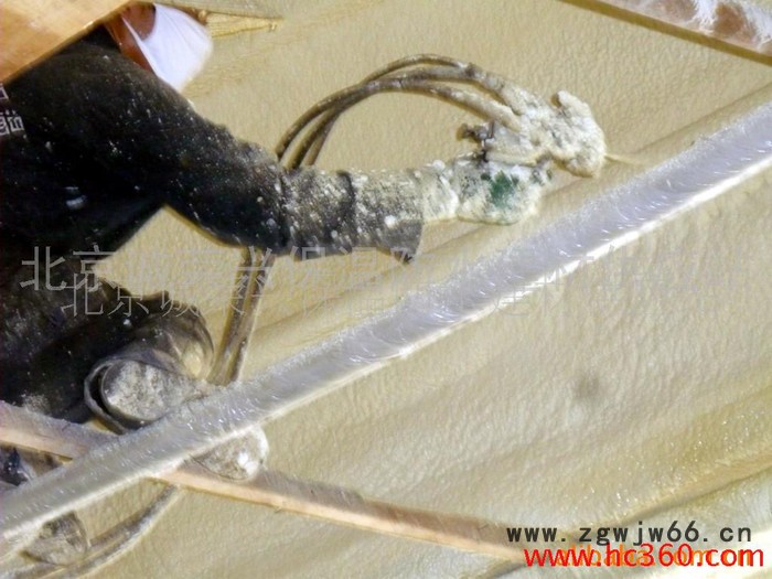 供应聚氨酯泡沫喷涂保温材料 现场聚氨酯保温喷涂 专业现场聚氨酯保温施工 专业聚氨酯保温图6