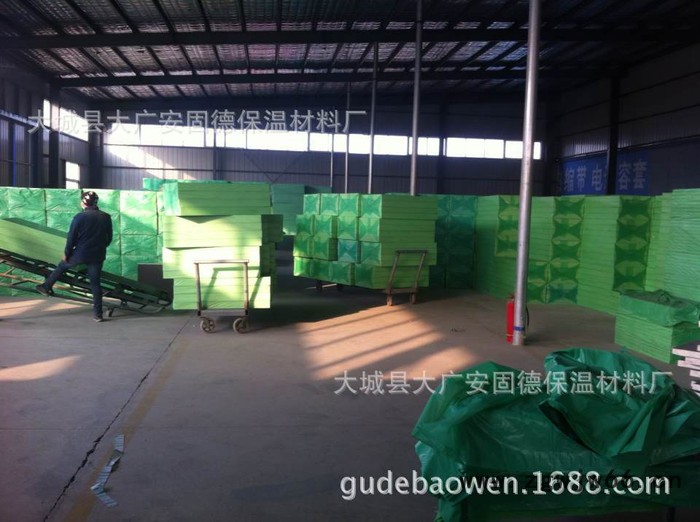 聚氨酯保温材料外墙聚氨酯复合板阻燃聚氨酯保温板聚氨酯管壳图3