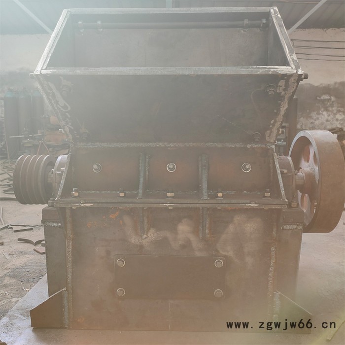 越鑫机械 供应 PC600x600型锤式制砂机 耐火材料锤式破碎机 蛇纹石粉碎机图3