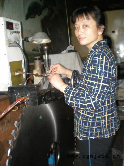 厂家供应金刚石锯片**马路锯片、混凝土锯片、沥青地坪锯片、石材锯片、耐火材料锯片图7