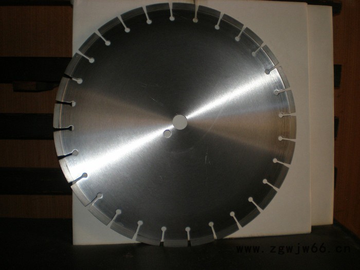 厂家直供盛源金刚石锯片、金刚石刻槽锯片、微晶石切割片、石材锯片、混凝土、沥青刻槽锯片、刀片、耐火材料锯片、水磨石地坪磨块图8