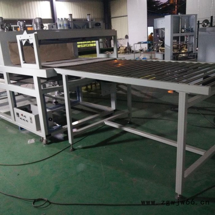 新胜强XSQ----6000型热收缩包装机  保温材料覆膜包装机，裹膜包装机