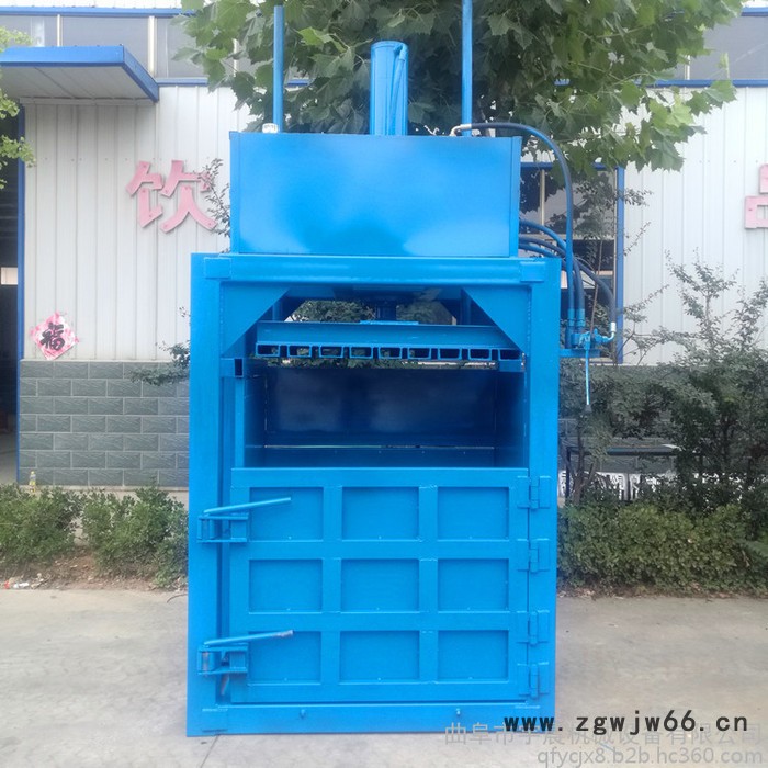 装修用涂料桶压块机 宇晨岩棉保温材料压缩机图3