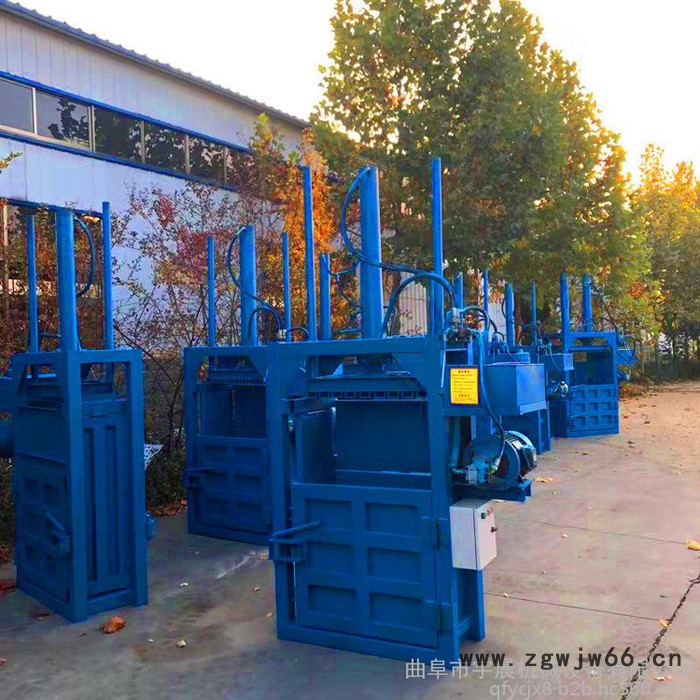 宇晨保温材料压缩机 塑料瓶打包压块机厂家图3