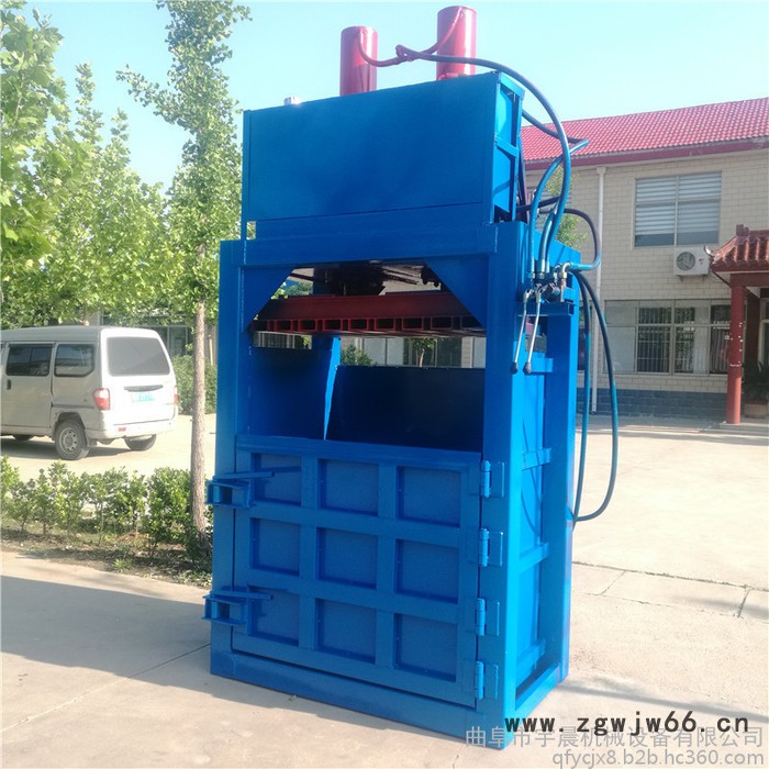 60吨双杠液压打包机价格  宇晨防水材料压块机 纸箱子压块机图3