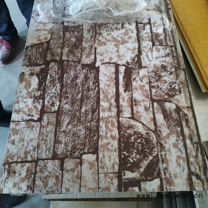 木纹压花装饰板金属砖纹保温板氟碳漆墙面保温材料环保外墙挂板图5