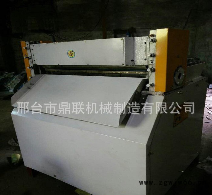 pvc防水材料裁切机  聚酯纤维内增强型聚氯乙烯防水卷材剪切机图3