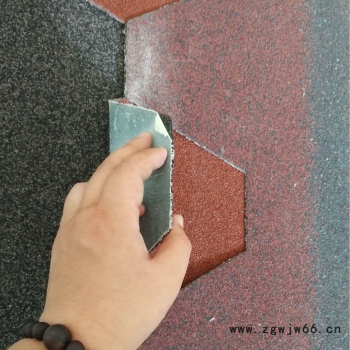 彩色沥青瓦防水卷材 规格齐全 耐腐蚀 山东防水厂家 沥青瓦 防水、防潮材料图4