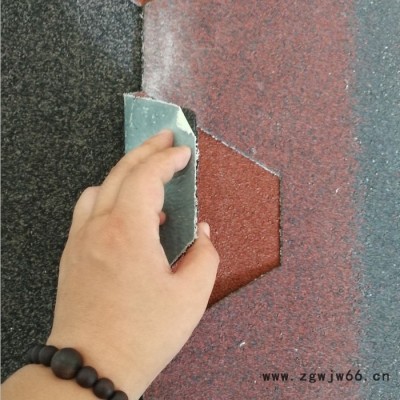 彩色沥青瓦防水卷材 规格齐全 耐腐蚀 山东防水厂家 沥青瓦 防水、防潮材料