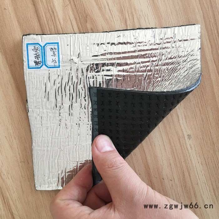 自粘防水卷材 自粘聚合物改性沥青防水卷材 寿命长工期短 抗老化 防水、防潮材料图3