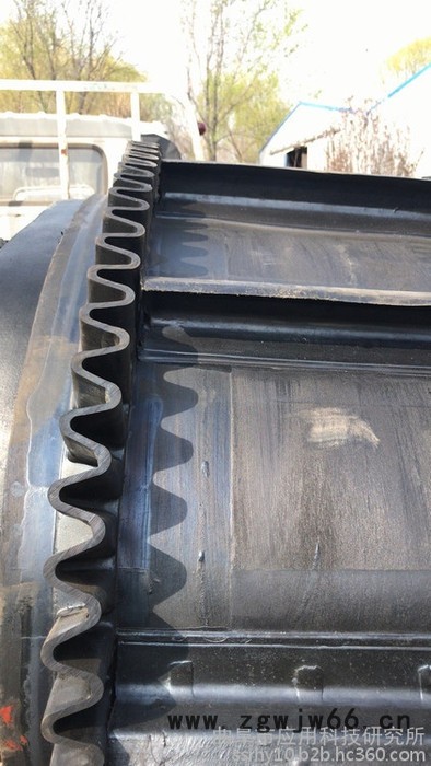 爬坡挡边输送机防爆电机 手摇升降胶带机图2