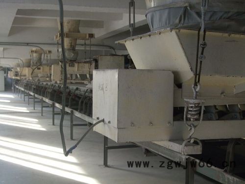 峰峰矿山设备专业生产振动给料机，振动料斗，振动筛、除铁器、振动电机等图6