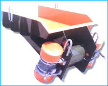 峰峰矿山设备专业生产振动给料机，振动料斗，振动筛、除铁器、振动电机等图4