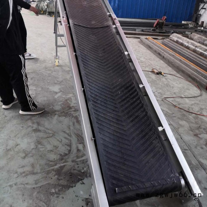 振动电机  振动筛厂家  移动式皮带输送机  可伸缩式皮带输送机