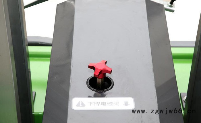 【】 双桅柱式铝合金高空作业平台 直流电机移动升降平台图2