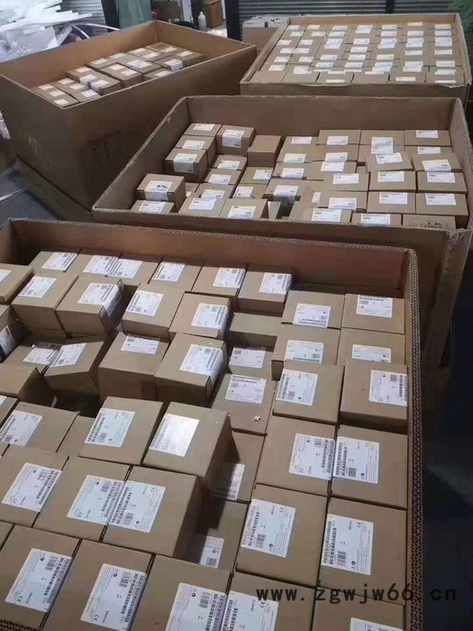 6SL3244-0BB13-1FA0， 西门子伺服工程变频器  西门子制动模块 西门子紧凑型异步电机  西门子控制模块图6