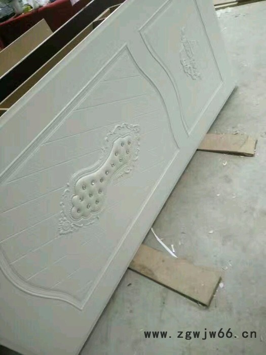 供应伺服三工序橱柜门雕刻机 进口电机衣柜移门开料机 神工高配置套装门切割机图5