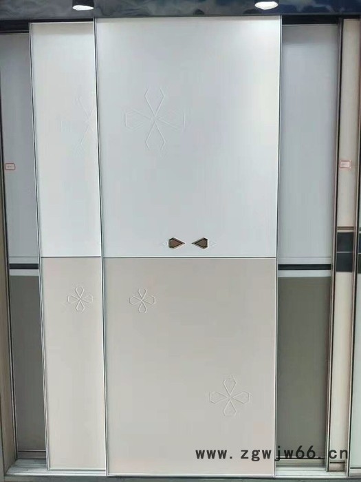 供应伺服三工序橱柜门雕刻机 进口电机衣柜移门开料机 神工高配置套装门切割机图8