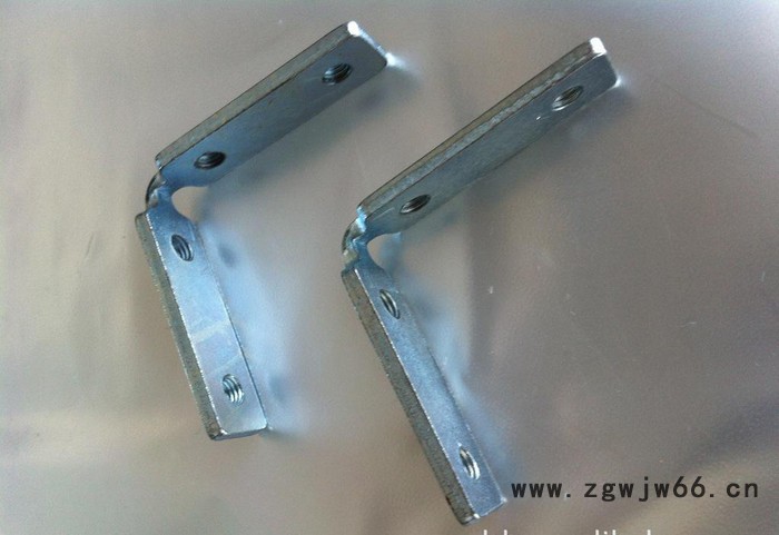 低价直销家具衣柜铝拉丝免拉手角码 铝材连接件铝角码 紧固件图2