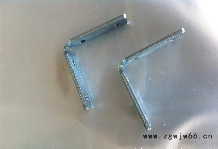 低价直销家具衣柜铝拉丝免拉手角码 铝材连接件铝角码 紧固件图3