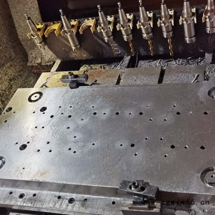 五金模具CNC备料加工图2