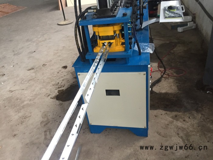 众禾  五金模具  钢带成型机、打扣机、木箱包装箱打扣、木箱钢带成型图3