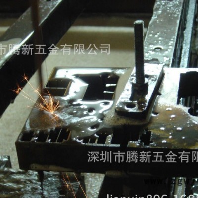 冲压模具，五金冲压模具，IT冲压模，五金模具，汽车模具