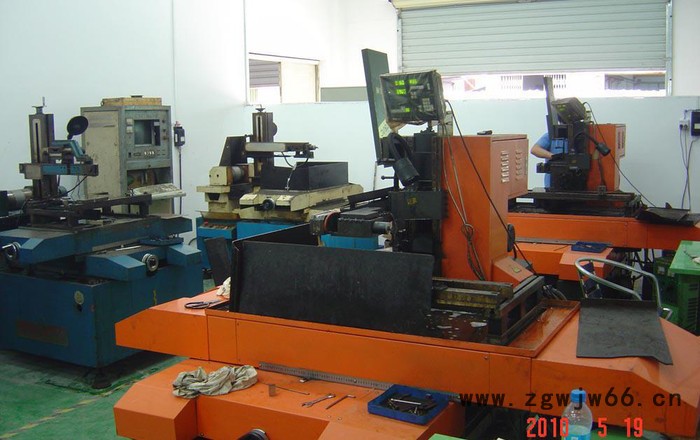 冲压模具，五金冲压模具，IT冲压模，五金模具，汽车模具图3