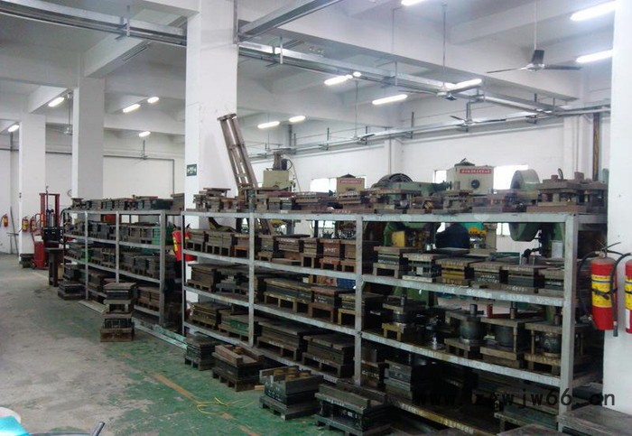 冲压模具，五金冲压模具，IT冲压模，五金模具，汽车模具图2