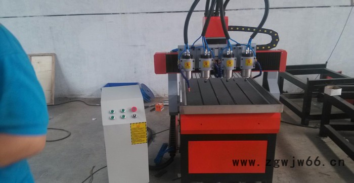 金属模具雕刻机 木牌标牌雕刻机 小件雕刻机图2