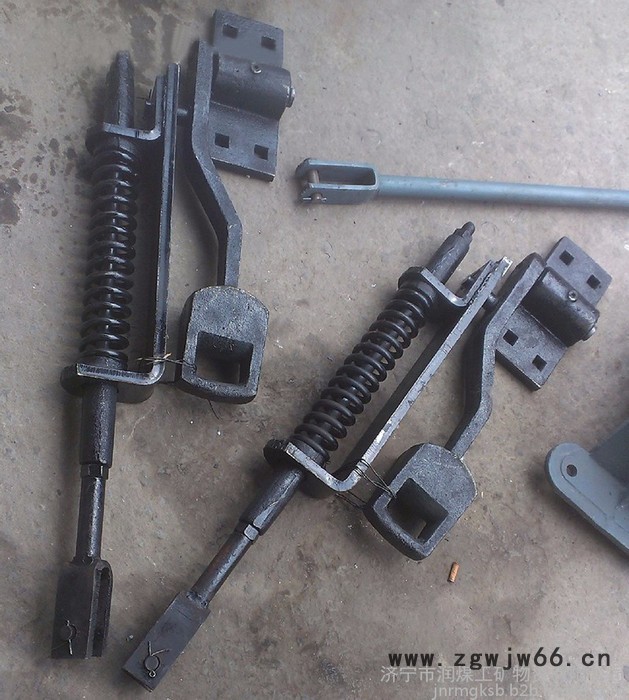 手动弹簧扳道器 重轨弹簧搬道器（简称：搬道器）是一种手动转换道岔的设备。图5