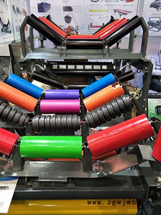 逆止托辊平行托辊铰接托辊回程托辊缓冲托辊弹簧缓冲托辊图2