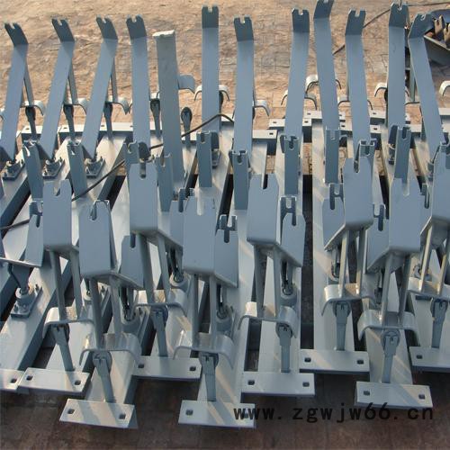 供应**托辊支架    双弹簧支架    托辊支架采购    调心支架厂家图4