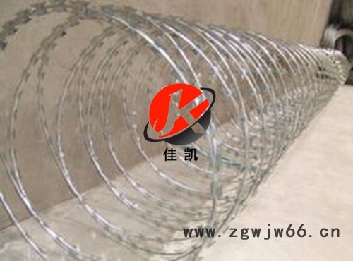 佳凯刀片刺网安装由立柱 框架 金属网 刀片刺网以及连接紧固件组成 刺绳护栏网图4